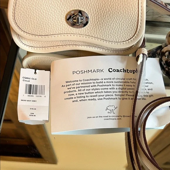 Coachtopia Ivory Leather Crossbody Bag - Picture 3 of 11